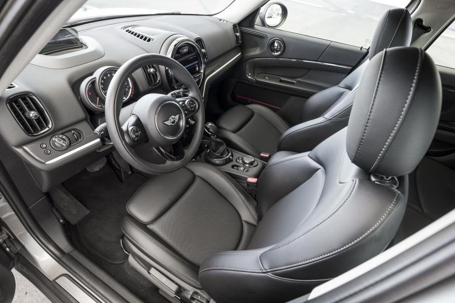 Интерьер Mini Cooper S E Countryman ALL4 (F60) 2017 года  (NA) (фото 5 из 6)